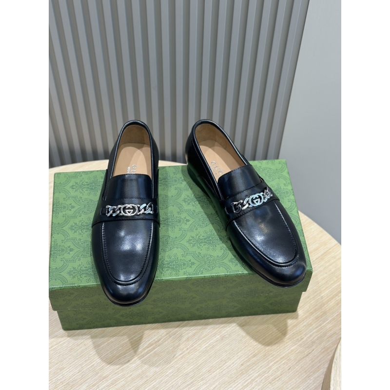 G*u*i leather shoes